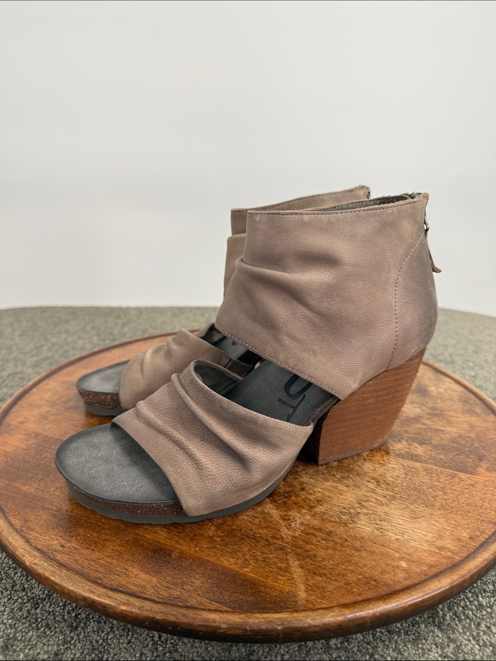 OTBT Sandals Wm 8.5 Patchouli Taupe Leather Ankle Bootie Block Heel Ruched Boho